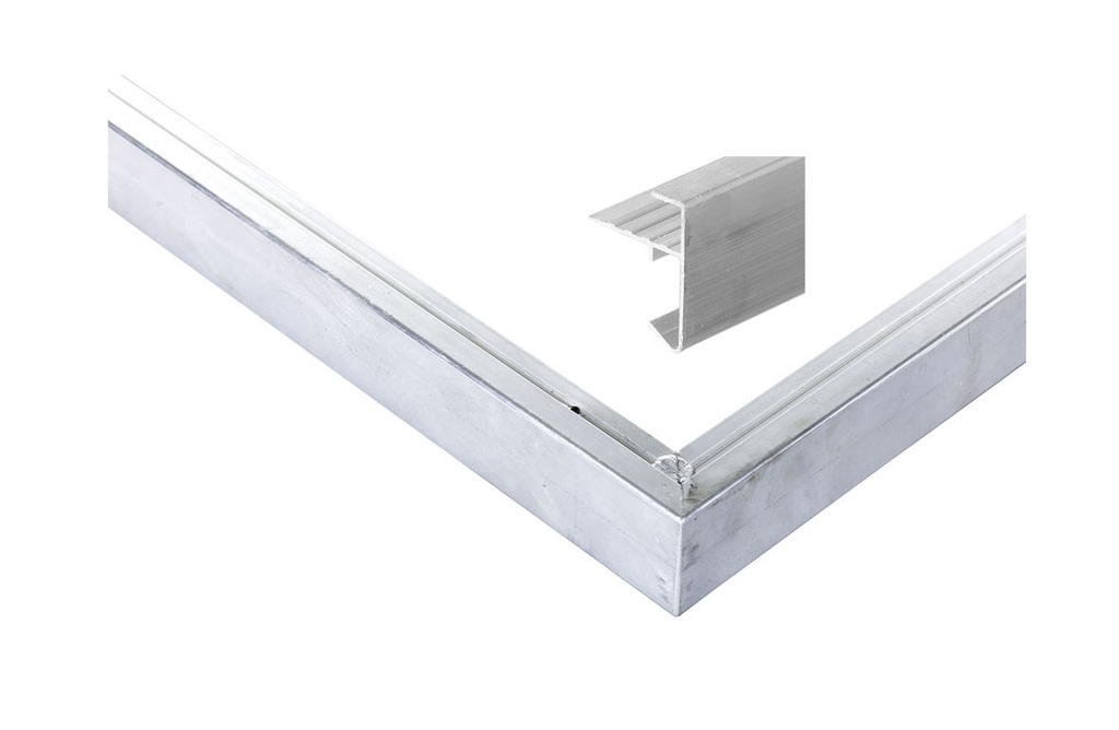 Aluminium daktrimset recht t.b.v. plat dak, maximale dakmaat 550 x 400 cm.